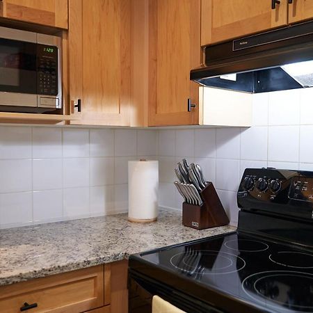 Apartament Mtn View Escape With King Size Bed With Outdoor Pool - Banff Pass Included! Canmore Zewnętrze zdjęcie