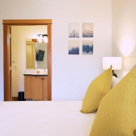 Apartament Mtn View Escape With King Size Bed With Outdoor Pool - Banff Pass Included! Canmore Zewnętrze zdjęcie