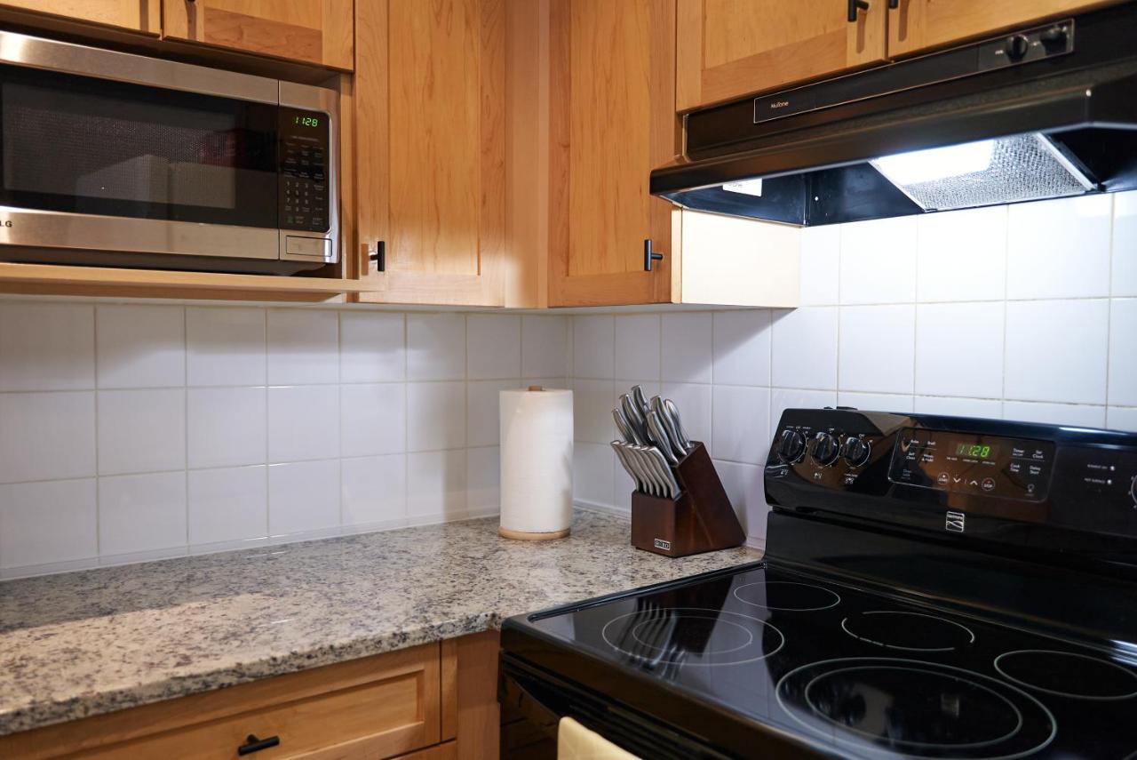 Apartament Mtn View Escape With King Size Bed With Outdoor Pool - Banff Pass Included! Canmore Zewnętrze zdjęcie