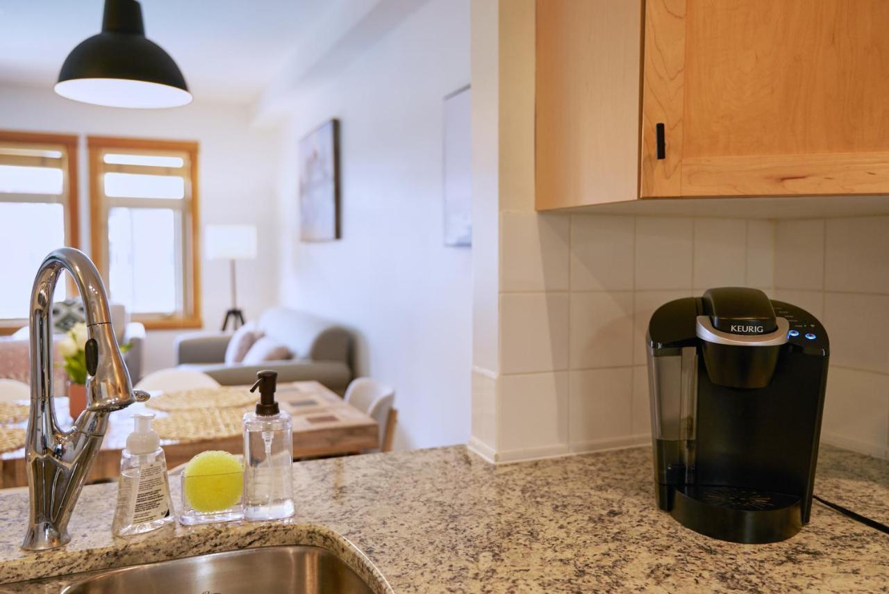 Apartament Mtn View Escape With King Size Bed With Outdoor Pool - Banff Pass Included! Canmore Zewnętrze zdjęcie