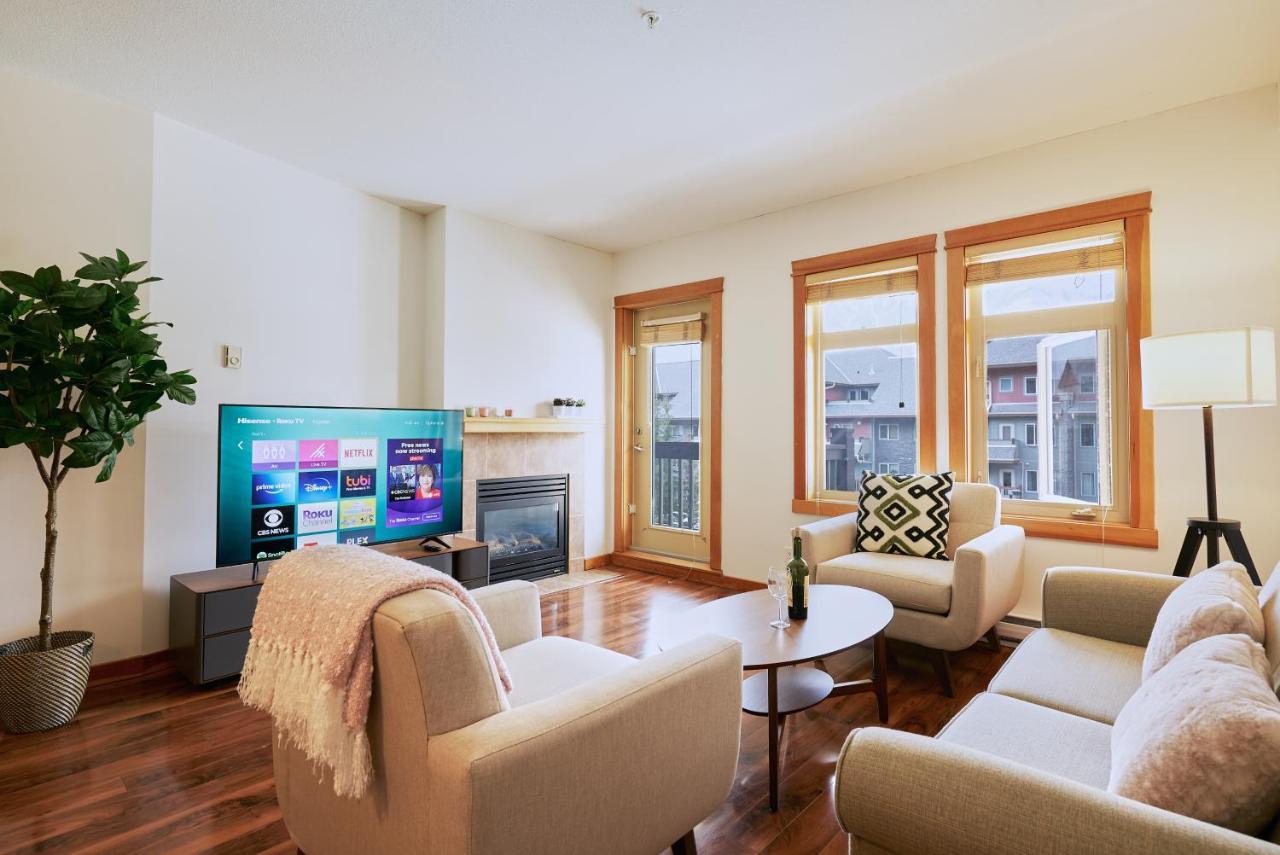 Apartament Mtn View Escape With King Size Bed With Outdoor Pool - Banff Pass Included! Canmore Zewnętrze zdjęcie
