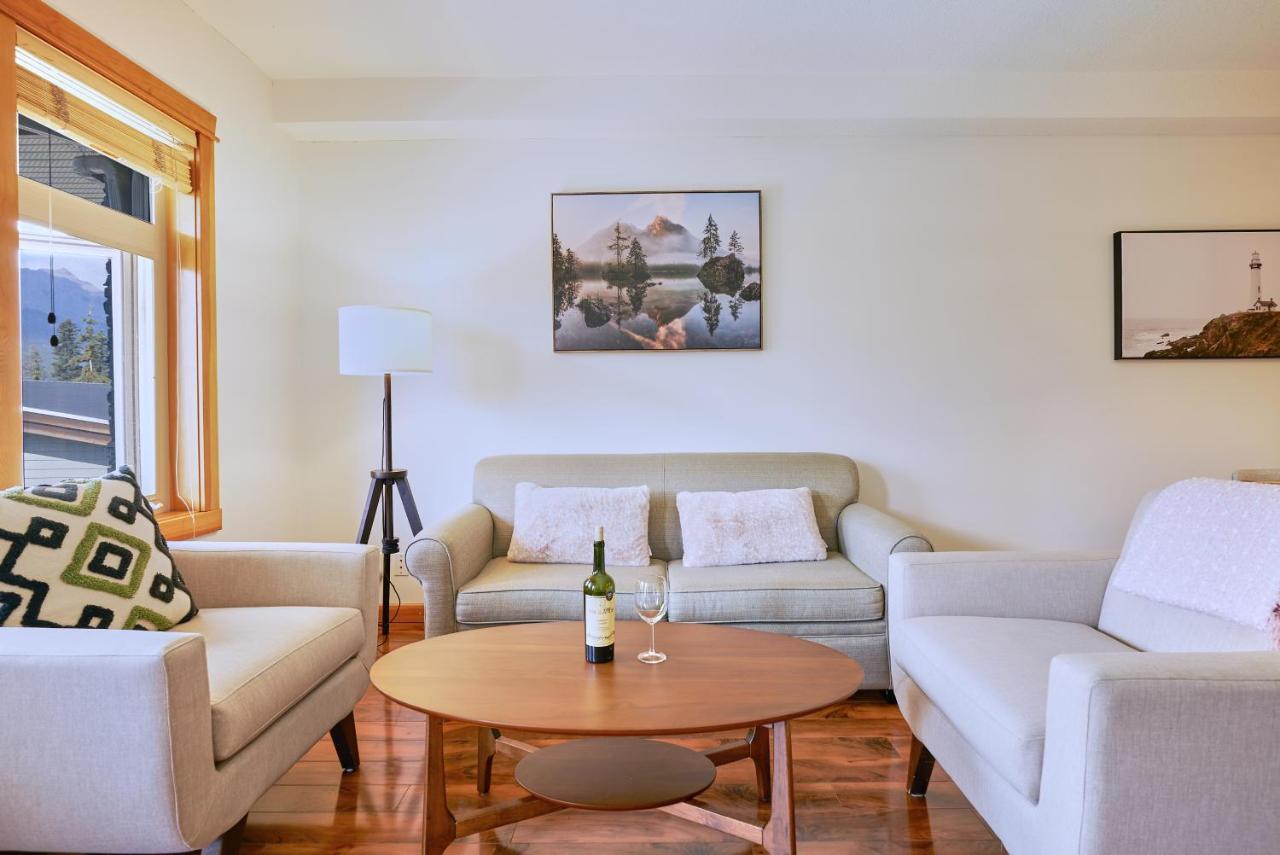 Apartament Mtn View Escape With King Size Bed With Outdoor Pool - Banff Pass Included! Canmore Zewnętrze zdjęcie
