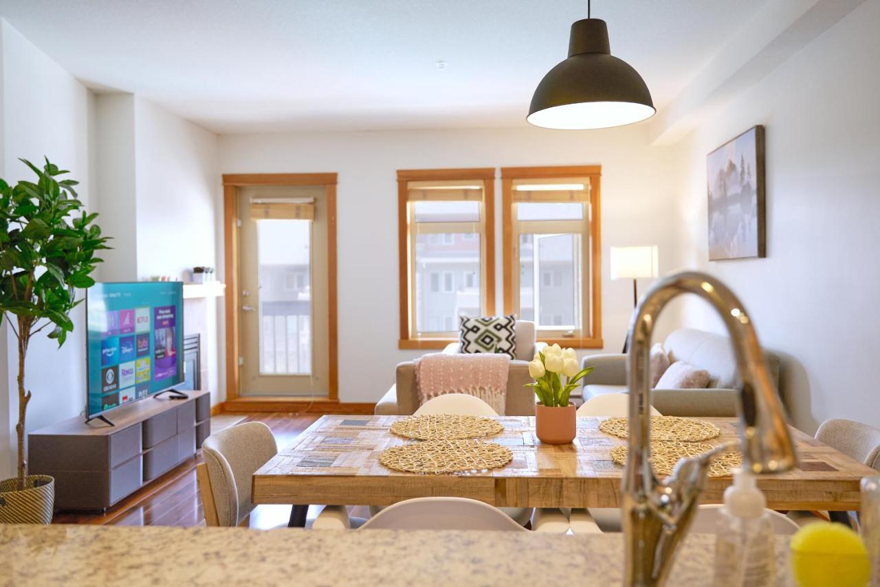 Apartament Mtn View Escape With King Size Bed With Outdoor Pool - Banff Pass Included! Canmore Zewnętrze zdjęcie