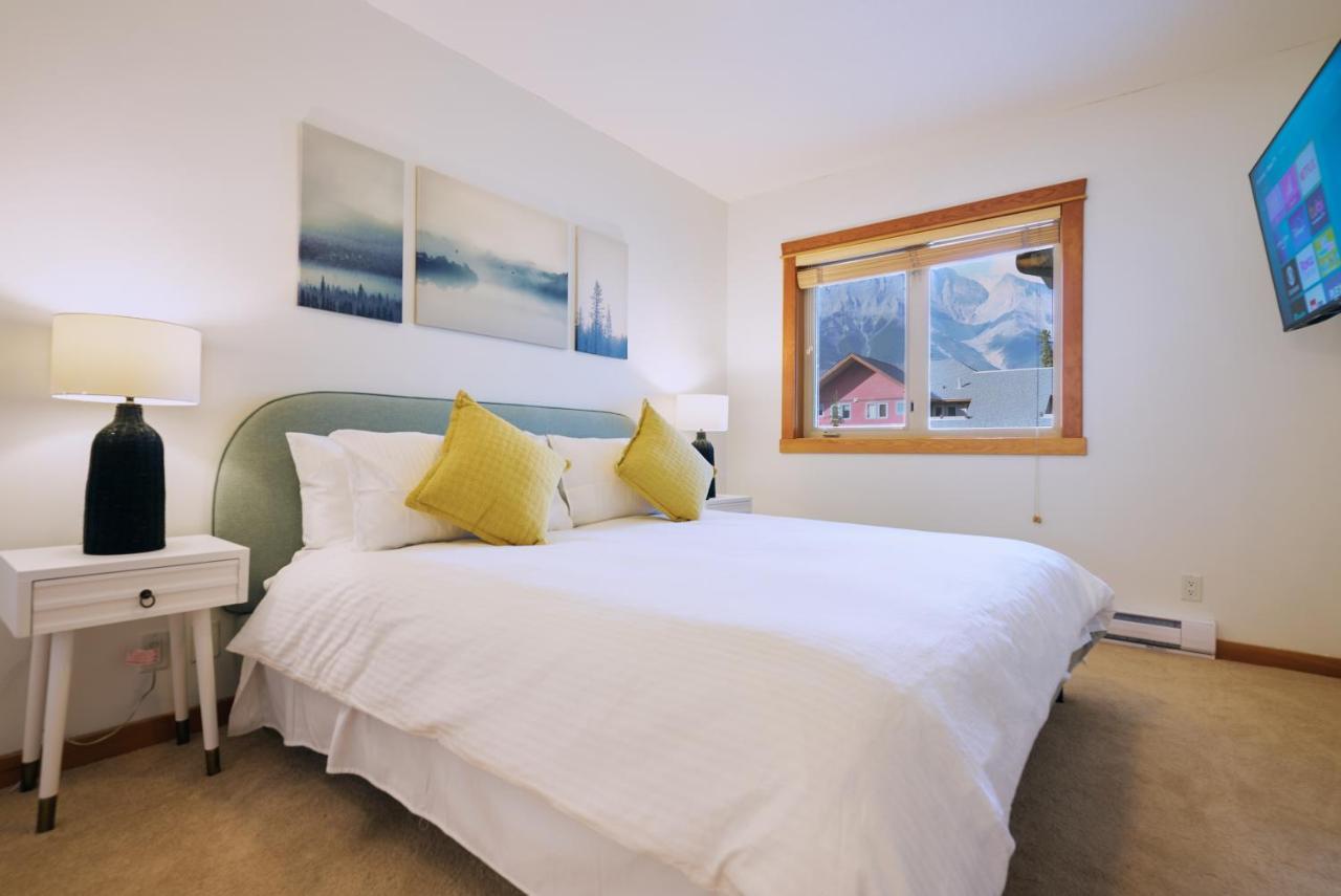 Apartament Mtn View Escape With King Size Bed With Outdoor Pool - Banff Pass Included! Canmore Zewnętrze zdjęcie