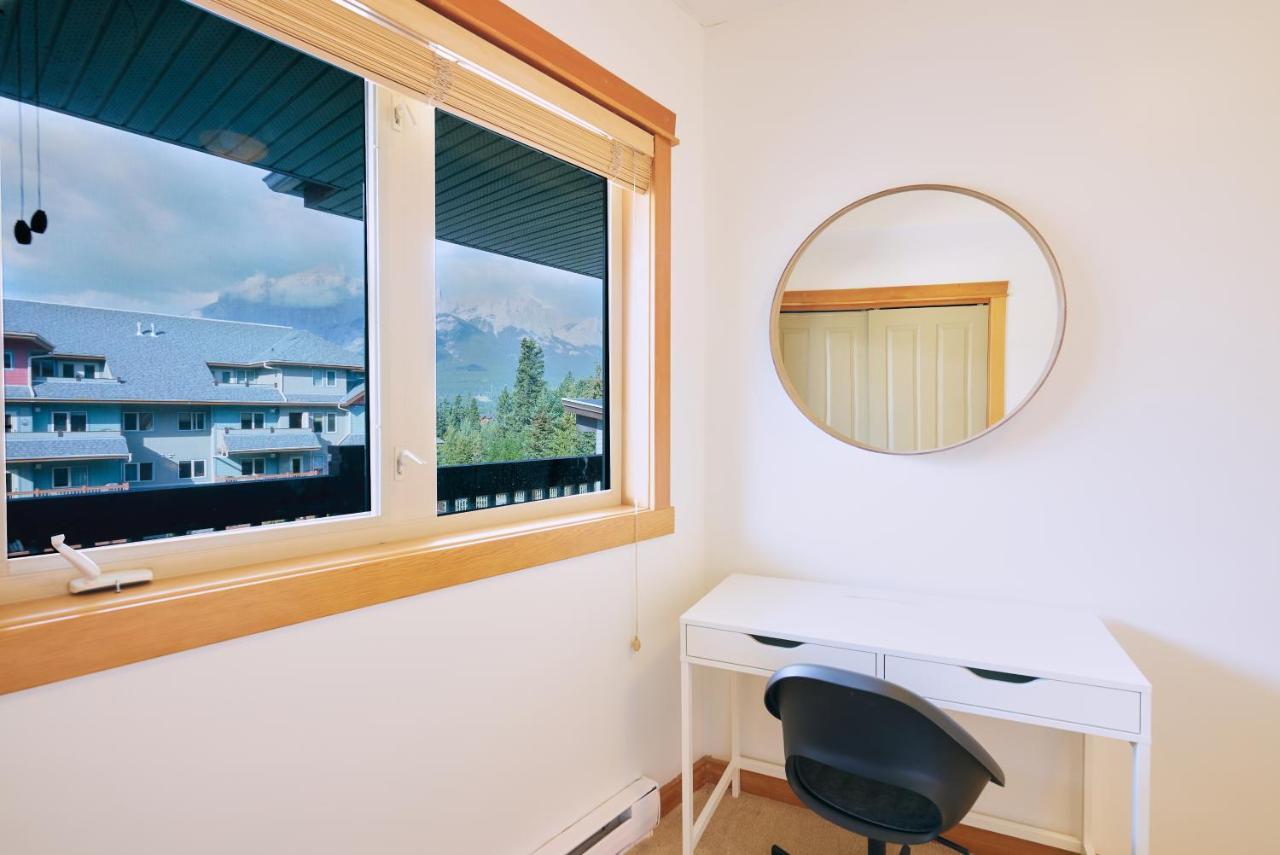 Apartament Mtn View Escape With King Size Bed With Outdoor Pool - Banff Pass Included! Canmore Zewnętrze zdjęcie