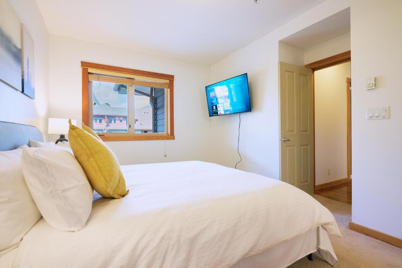 Apartament Mtn View Escape With King Size Bed With Outdoor Pool - Banff Pass Included! Canmore Zewnętrze zdjęcie