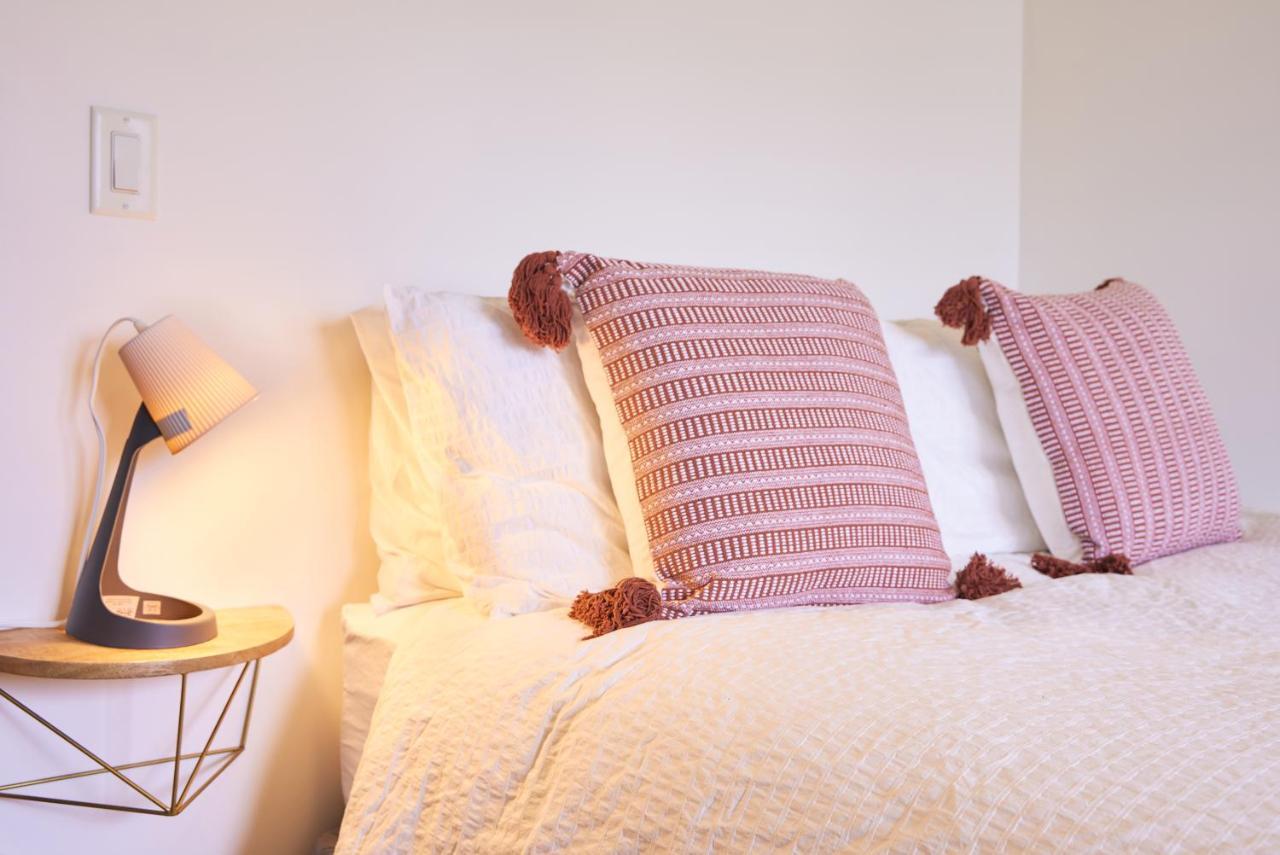 Apartament Mtn View Escape With King Size Bed With Outdoor Pool - Banff Pass Included! Canmore Zewnętrze zdjęcie