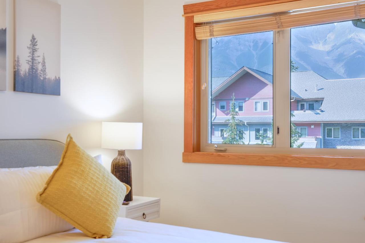 Apartament Mtn View Escape With King Size Bed With Outdoor Pool - Banff Pass Included! Canmore Zewnętrze zdjęcie