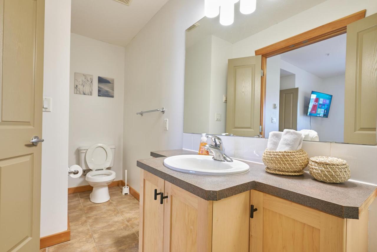 Apartament Mtn View Escape With King Size Bed With Outdoor Pool - Banff Pass Included! Canmore Zewnętrze zdjęcie