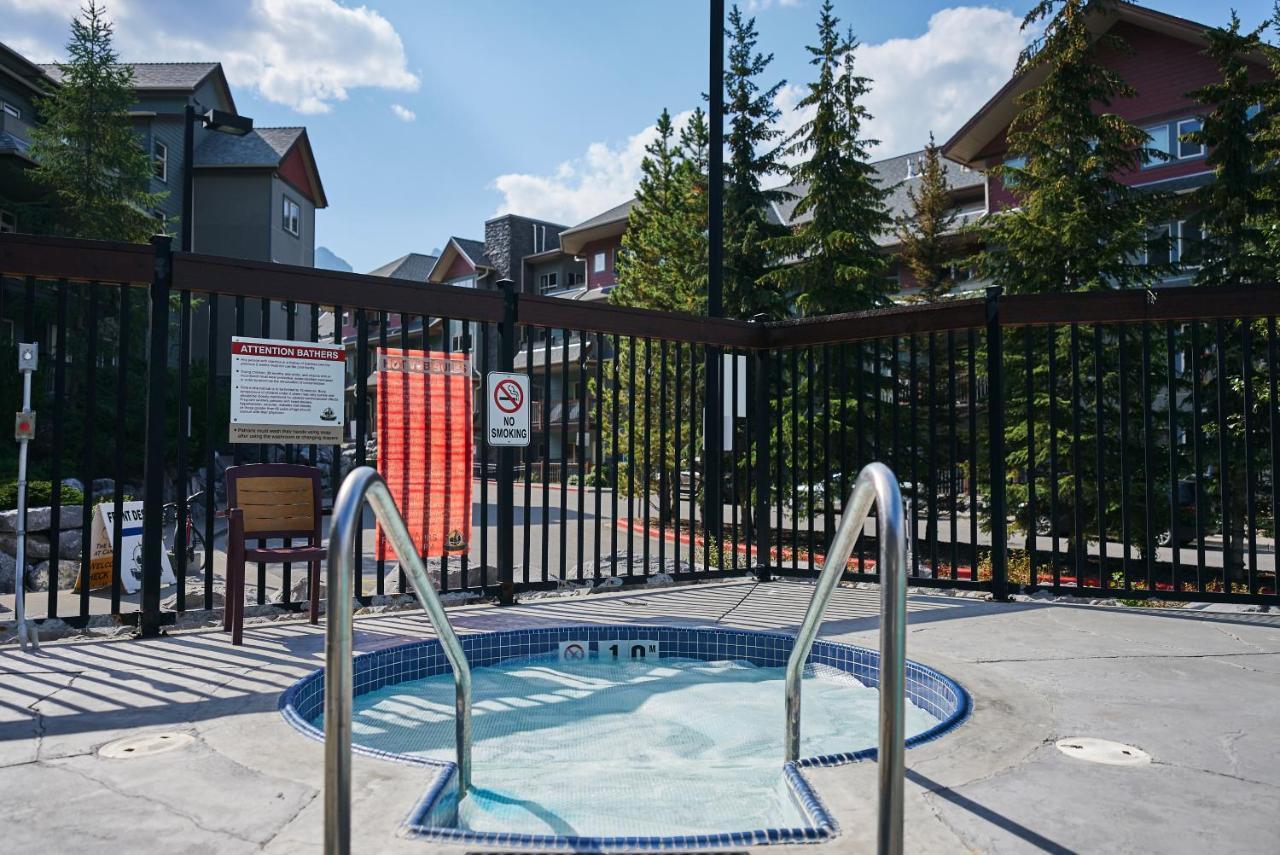 Apartament Mtn View Escape With King Size Bed With Outdoor Pool - Banff Pass Included! Canmore Zewnętrze zdjęcie