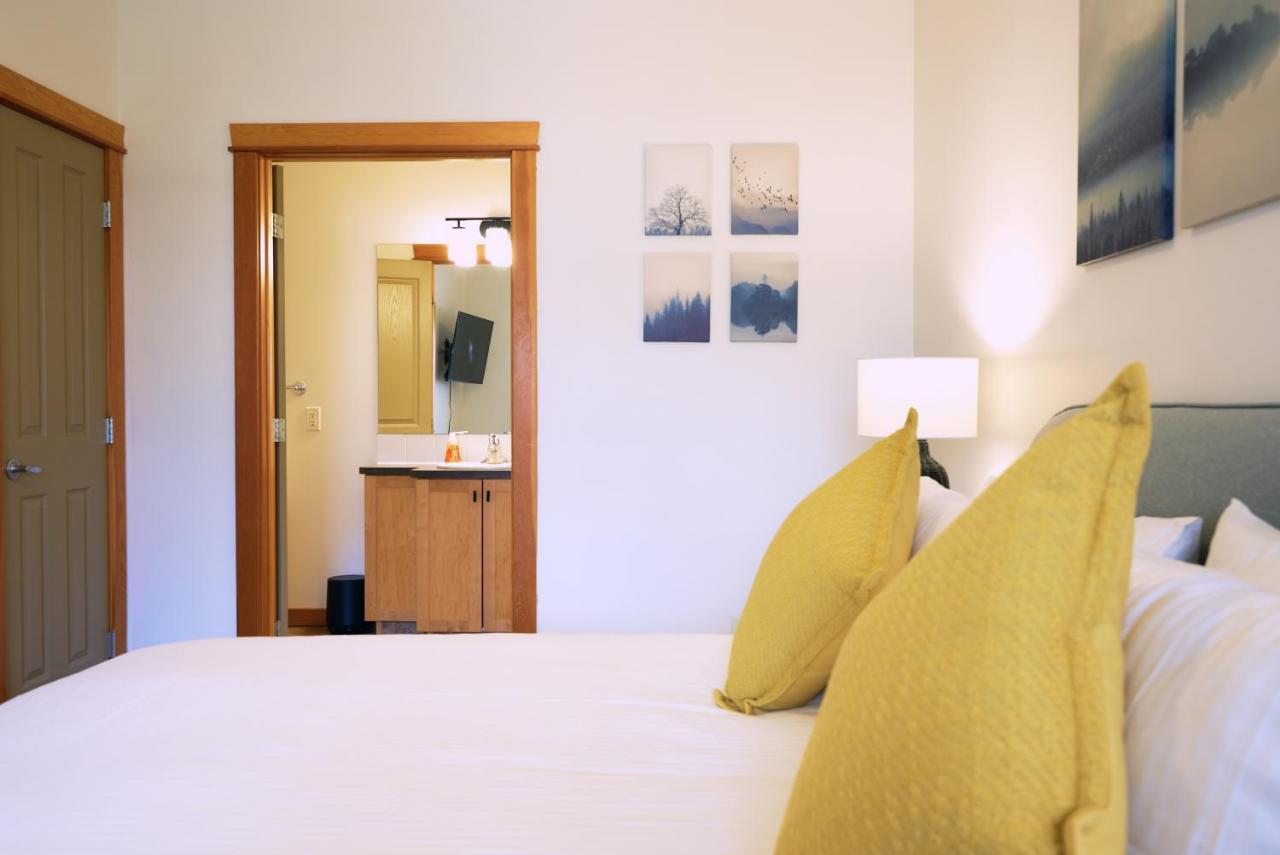 Apartament Mtn View Escape With King Size Bed With Outdoor Pool - Banff Pass Included! Canmore Zewnętrze zdjęcie